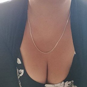 Sabrina Madura escort in  offers Posición 69 services
