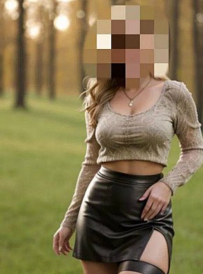 Laura Mature escort in Ibiza offers Erotic massage services