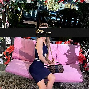 Luna Modella/Ex-modella escort in London offers 69 Position services