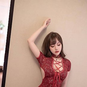 LILI Muscular
 escort in Singapore City offers Girlfriend Experience (GFE) services