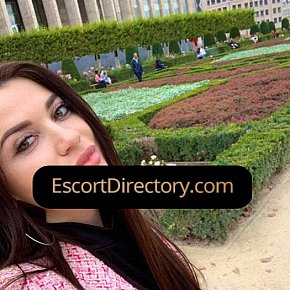 Alya escort in Barcelona offers Girlfriend Experience (GFE) services