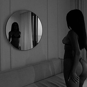 Maella escort in Paris