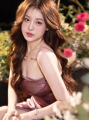 Vika escort in Jakarta offers sexo oral com preservativo services
