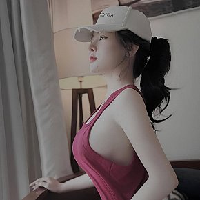 Vika escort in Jakarta offers sexo oral com preservativo services