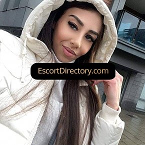 Jessy escort in Vienna offers Titjob services