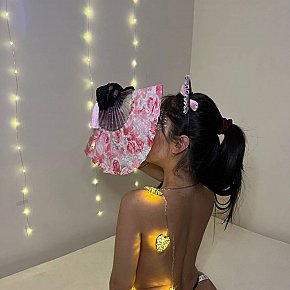 Sabrina Entièrement Naturelle escort in London offers Massage intime services