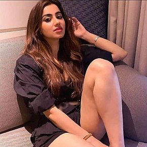 Prity escort in Mumbai offers Embrasser avec la langue services