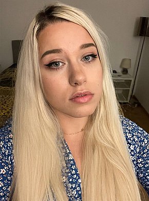 Sima Entièrement Naturelle escort in Dubai offers Pipe avec capote services