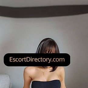Yuki escort in  offers Fingering services