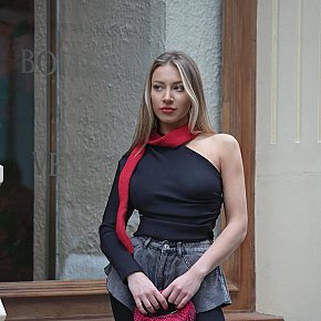 Esmee Madura escort in Amsterdam offers Beijar services