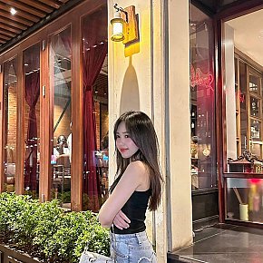 Zuna Model /Ex-model
 escort in Jakarta offers Kissing if good chemistry services