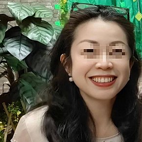 Lee-Chew-Yoong Mûre escort in  offers Ejaculation faciale services