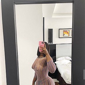 Sharon Muscular escort in Dakar offers Masturbação services
