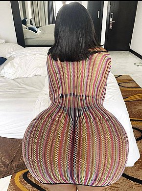 Sharon Muscular escort in Dakar offers Masturbação services