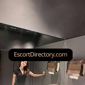 Felicia escort in Kuta Bali offers Finalizare în Gură services