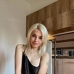 Vikki Tetas Enormes escort in Riga offers Mamada con condón
 services
