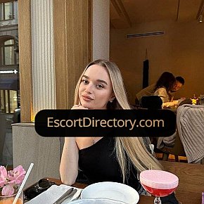 Larisa escort in Florence offers Striptease/Lapdance services