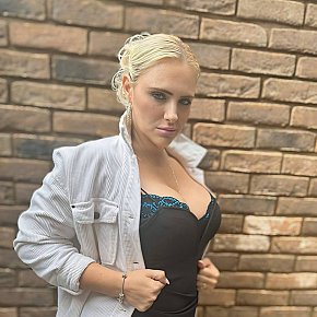 Vicki-sparx Mûre escort in London offers BDSM services