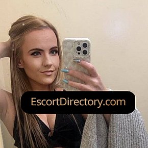 Luna Delicada escort in Budapest offers Dedada services