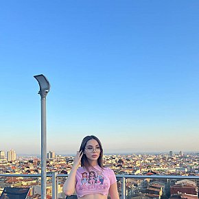 Naya-arabic escort in Istanbul offers Pipe sans capote services