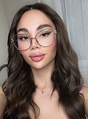 Naya-arabic escort in Istanbul offers Pipe sans capote services
