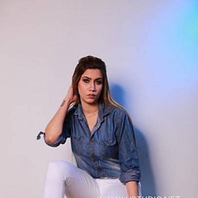 Kanwal-Bunnies Studentessa Al College escort in Karachi offers Sborrata in faccia services