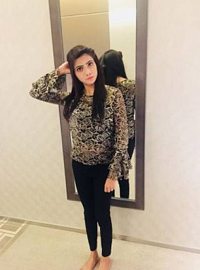Parri-Bunnies Modella/Ex-modella escort in Karachi offers Pompino senza preservativo fino al completamento services
