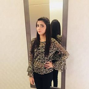 Parri-Bunnies Modella/Ex-modella escort in Karachi offers Pompino senza preservativo fino al completamento services
