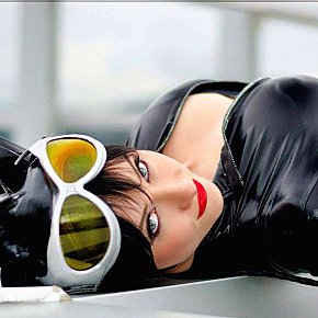YanaVIP escort in Paris offers Bacio alla francese services