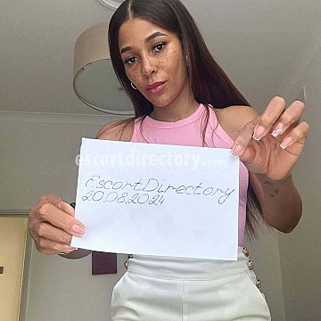 Mia Fitness Girl escort in London offers Bondage services