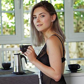 Jennifer Vip Escort escort in Frankfurt offers Sex in Different Positions services