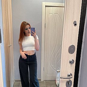 Vika Mignonă escort in Moscow offers Finalizare în Gură services