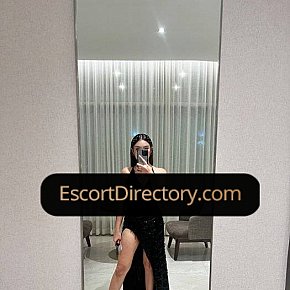 Yanne escort in  offers Ins Gesicht spritzen services