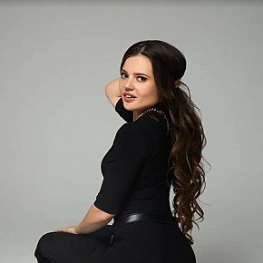Lizi Entièrement Naturelle escort in London offers Ejaculation faciale services