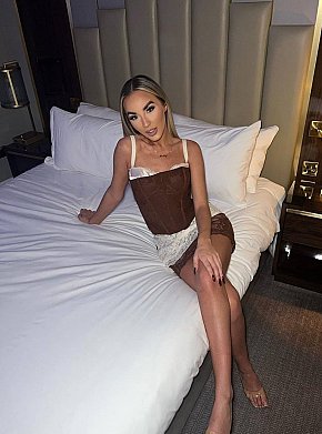 Martha Student(in) escort in München offers In den Mund spritzen services