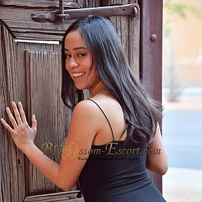 Bettina Vip Escort escort in Frankfurt offers Handjob services