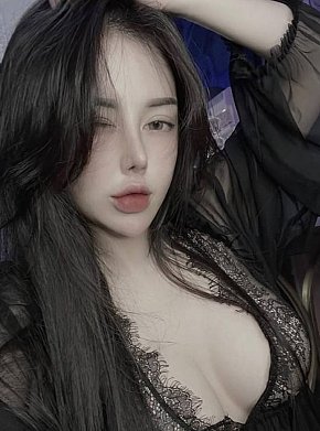 Mina Completamente Natural escort in Subang Jaya offers Massagem intima services