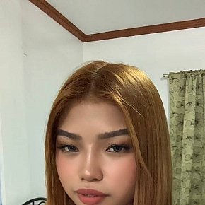 SUSHI Petite escort in Makati offers Küssen services