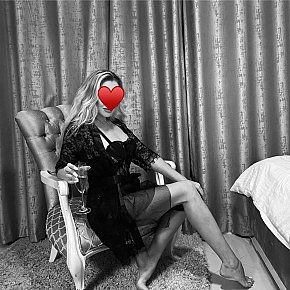 Emma escort in Dubai offers Mistress (hard) services