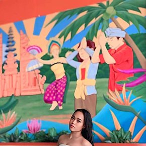 Zee escort in Kuta Bali offers Sărut services