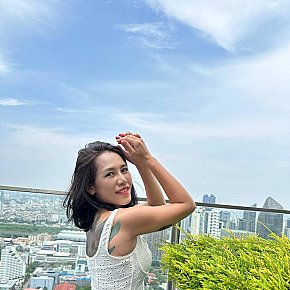 Nira escort in Bangkok offers Deep Throat (Gola profonda) services