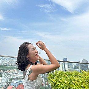 Nira escort in Bangkok offers Deep Throat (Gola profonda) services