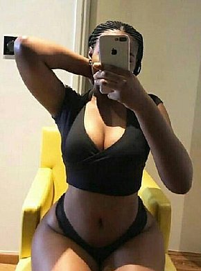 Perky-ella Muscular escort in Lagos offers Beijar services