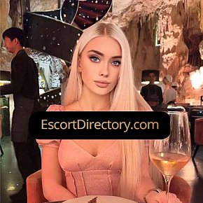 Olivia Vip Escort escort in Manila offers Masturbar
 services