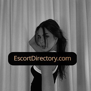 Julia Vip Escort escort in London offers Garganta profunda
 services
