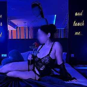 Sofia Tetas Enormes escort in Porto offers Posición 69 services