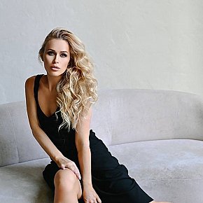 Nicole Completamente Naturale escort in Paris offers Bacio services