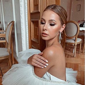 julia Model/Fost Model escort in Istanbul offers Sărut services