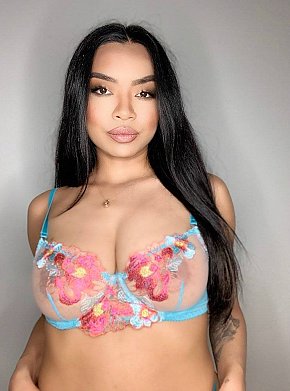 Layla-Garcia Pequeña Y Delgada escort in Montreal