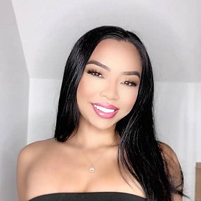 Layla-Garcia Pequeña Y Delgada escort in Montreal
